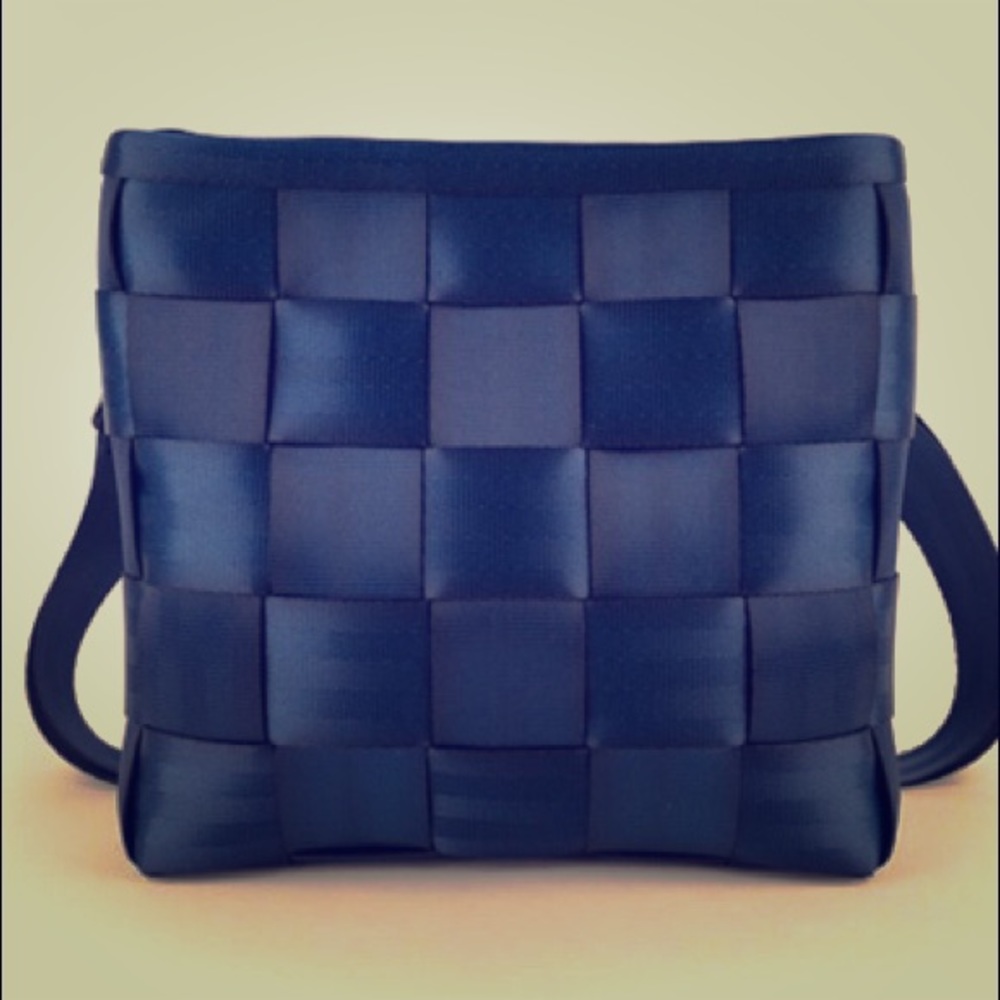 Harvey’s Original Seatbelt mini messenger